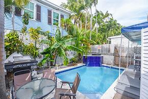 Poolside Suite by Brightwild Pvt Pool Parking
