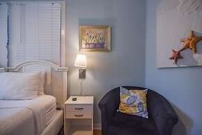 Poolside Suite by Brightwild Pvt Pool Parking