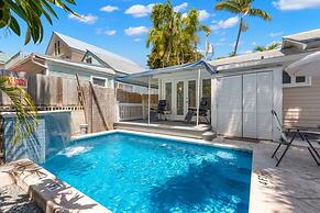 Poolside Suite by Brightwild Pvt Pool Parking