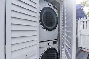 Poolside Suite by Brightwild Pvt Pool Parking