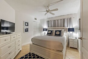 Ocean View Suite w Pool Hot Tub Beach Access