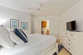 Ocean View Suite w Pool Hot Tub Beach Access