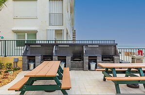 Ocean View Suite w Pool Hot Tub Beach Access