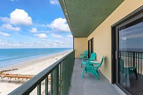 Top Floor Oceanfront Condo w Pool Beach Access