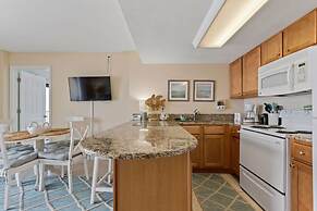 Top Floor Oceanfront Condo w Pool Beach Access