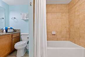 Top Floor Oceanfront Condo w Pool Beach Access