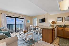 Top Floor Oceanfront Condo w Pool Beach Access