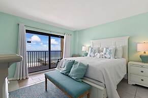 Top Floor Oceanfront Condo w Pool Beach Access