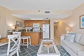 Top Floor Oceanfront Condo w Pool Beach Access