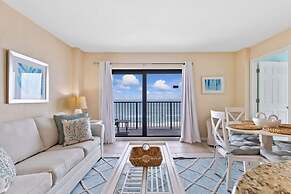 Top Floor Oceanfront Condo w Pool Beach Access