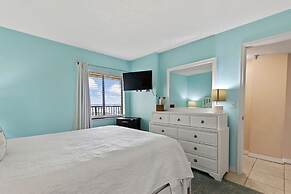 Top Floor Oceanfront Condo w Pool Beach Access