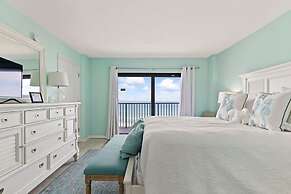 Top Floor Oceanfront Condo w Pool Beach Access