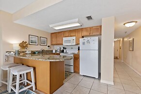 Top Floor Oceanfront Condo w Pool Beach Access