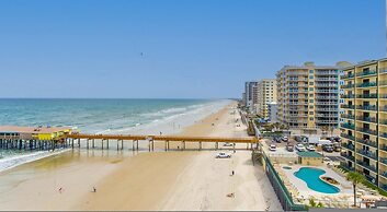 Top Floor Oceanfront Condo w Pool Beach Access