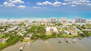 Updated Ocean Front Condo Aquamarine Suite 201