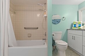 Updated Ocean Front Condo Aquamarine Suite 201