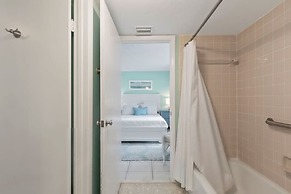 Updated Ocean Front Condo Aquamarine Suite 201