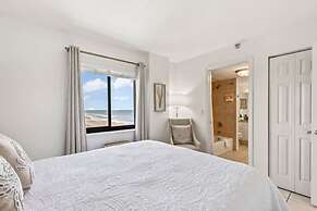 Top Floor Oceanfront Condo w Pool Beach Access