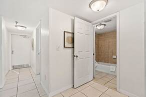 Top Floor Oceanfront Condo w Pool Beach Access