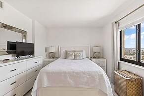 Top Floor Oceanfront Condo w Pool Beach Access