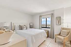 Top Floor Oceanfront Condo w Pool Beach Access