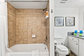 Top Floor Oceanfront Condo w Pool Beach Access