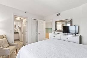 Top Floor Oceanfront Condo w Pool Beach Access