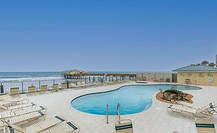 Top Floor Oceanfront Condo w Pool Beach Access