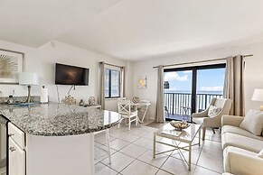Top Floor Oceanfront Condo w Pool Beach Access