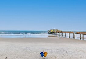 Top Floor Oceanfront Condo w Pool Beach Access