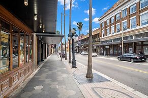 Casa Romeo Gorgeous Ybor Apt Steps to 7th Ave