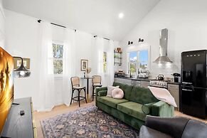 Casa Julieta Luxury Ybor-themed Studio