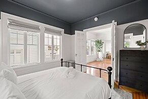 The Adaline 2 Beautiful Hyde Park 1BR Suite