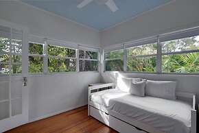 Soho Escape by Brightwild Gorgeous Apt in Soho