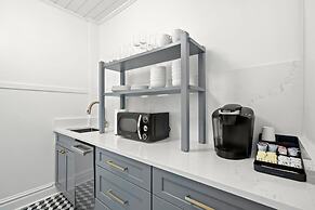 The Adaline 1 Luxury Hyde Park Apt Near Bayshore