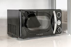 The Adaline 1 Luxury Hyde Park Apt Near Bayshore