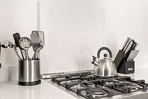 The Adaline 5 by Brightwild Classy Hyde Park Apt