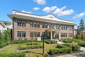 The Adaline 5 by Brightwild Classy Hyde Park Apt