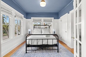 The Adaline 5 by Brightwild Classy Hyde Park Apt