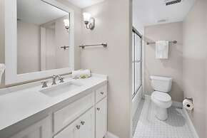 Modern & Spacious PCB Condo! 1st Floor, Pvt Porch