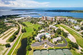 Modern & Spacious PCB Condo! 1st Floor, Pvt Porch