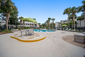 Modern & Spacious PCB Condo! 1st Floor, Pvt Porch