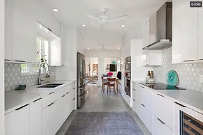 Hidden Oasis Gorgeous Home w Pvt Pool