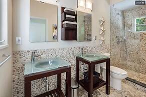 Hidden Oasis Gorgeous Home w Pvt Pool