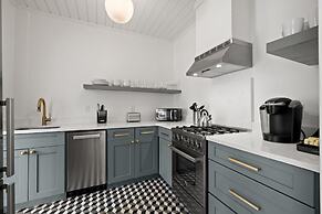 The Adaline - 9 Apartment Complex With Courtyard