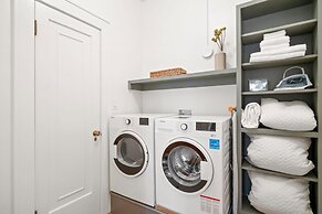 The Adaline - 9 Apartment Complex With Courtyard