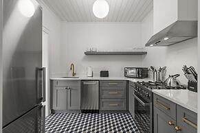 The Adaline - 9 Apartment Complex With Courtyard