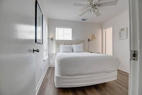 Downtown Casa Caribe by Brightwild Pool