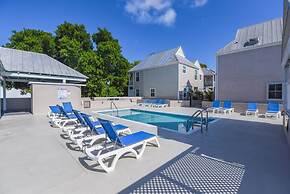 Downtown Casa Caribe by Brightwild Pool