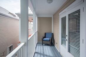 Downtown Casa Caribe by Brightwild Pool